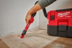 Milwaukee - AIR - TIP 2-in-1 Fugen- Und Bürstenaufsatz(AT-3) (4932498012) -Werkzeugverkaufsgeschäft milwaukee air tip 2 in 1 fugen und buerstenaufsatz at 3 49324980126