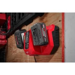 Milwaukee - M18 Supercharger Doppel - Ladegerät (M18 DBSC) (4932492531) -Werkzeugverkaufsgeschäft milwaukee m18 supercharger doppel ladegeraet m18 dbsc 493249253110