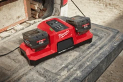 Milwaukee - M18 Supercharger Doppel - Ladegerät (M18 DBSC) (4932492531) -Werkzeugverkaufsgeschäft milwaukee m18 supercharger doppel ladegeraet m18 dbsc 493249253114
