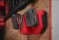 Milwaukee - M18 Supercharger Doppel - Ladegerät (M18 DBSC) (4932492531) -Werkzeugverkaufsgeschäft milwaukee m18 supercharger doppel ladegeraet m18 dbsc 493249253115