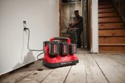 Milwaukee - Packout 6 Fach Schnell - Multi-Ladegerät M18 (M18 PC6) ( 4932480162) -Werkzeugverkaufsgeschäft milwaukee packout 6 fach schnell multi ladegeraet m18 m18 pc6 493248016212